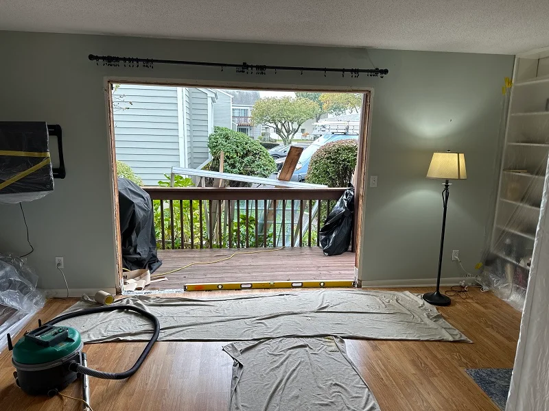 Levelling a patio door